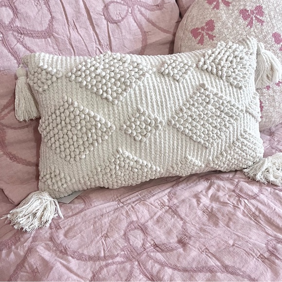 Off white rectangle Pillow tassel - Picture 1 of 5